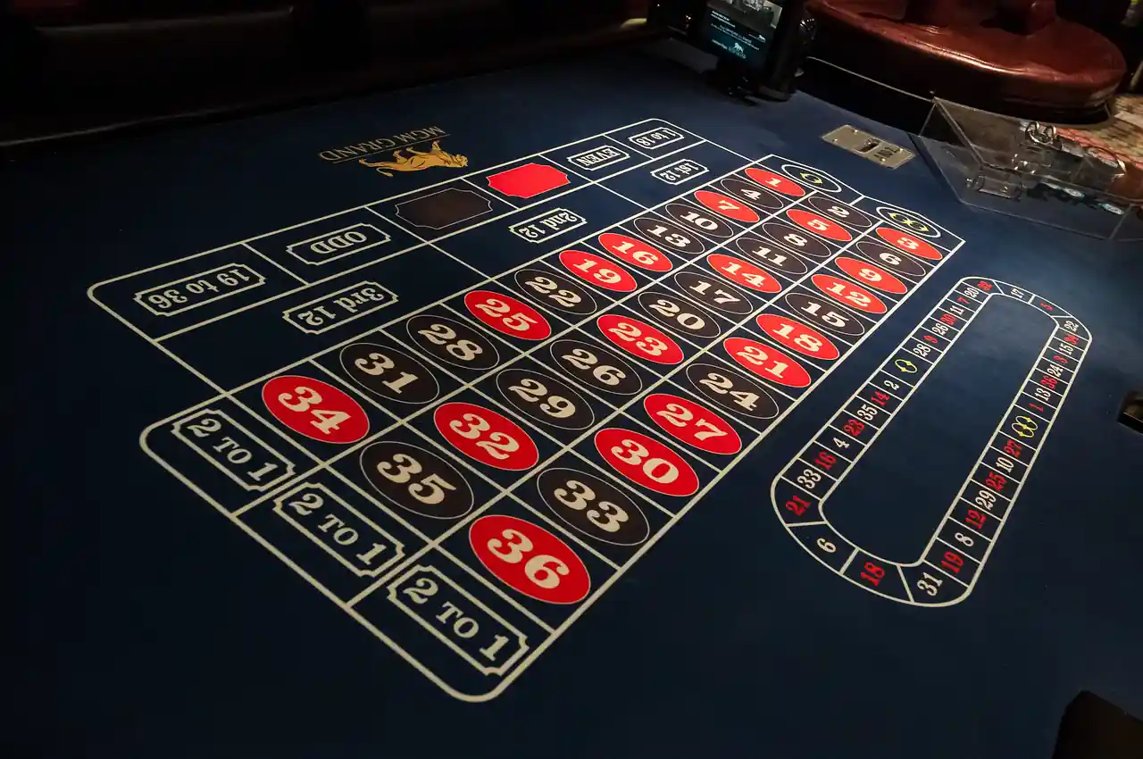 gaming-table-634373_1280.webp