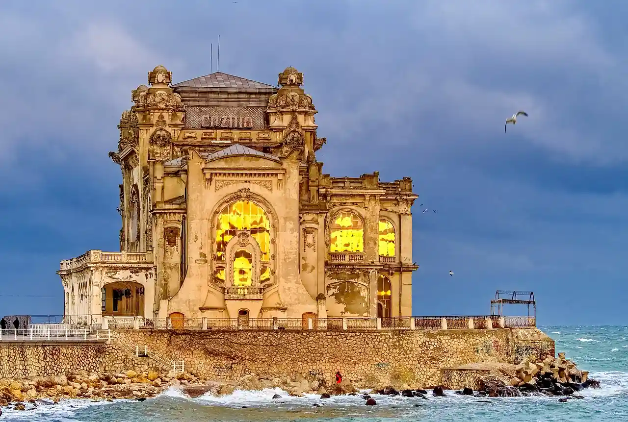 Comparison: crypto slots casino vs Other Banks